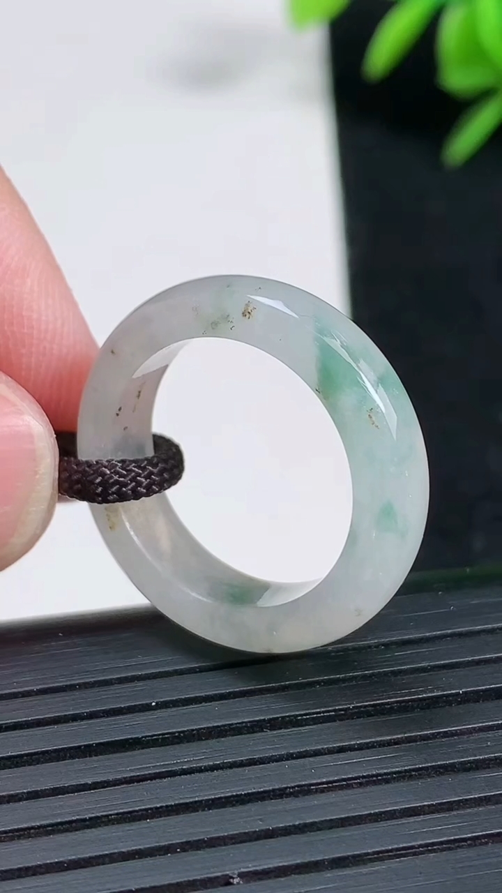 天然A货翡翠飘花指环戒指尺寸17-5.5-3.5重:3.63g2026年3月19日
工厂直销收藏佳品