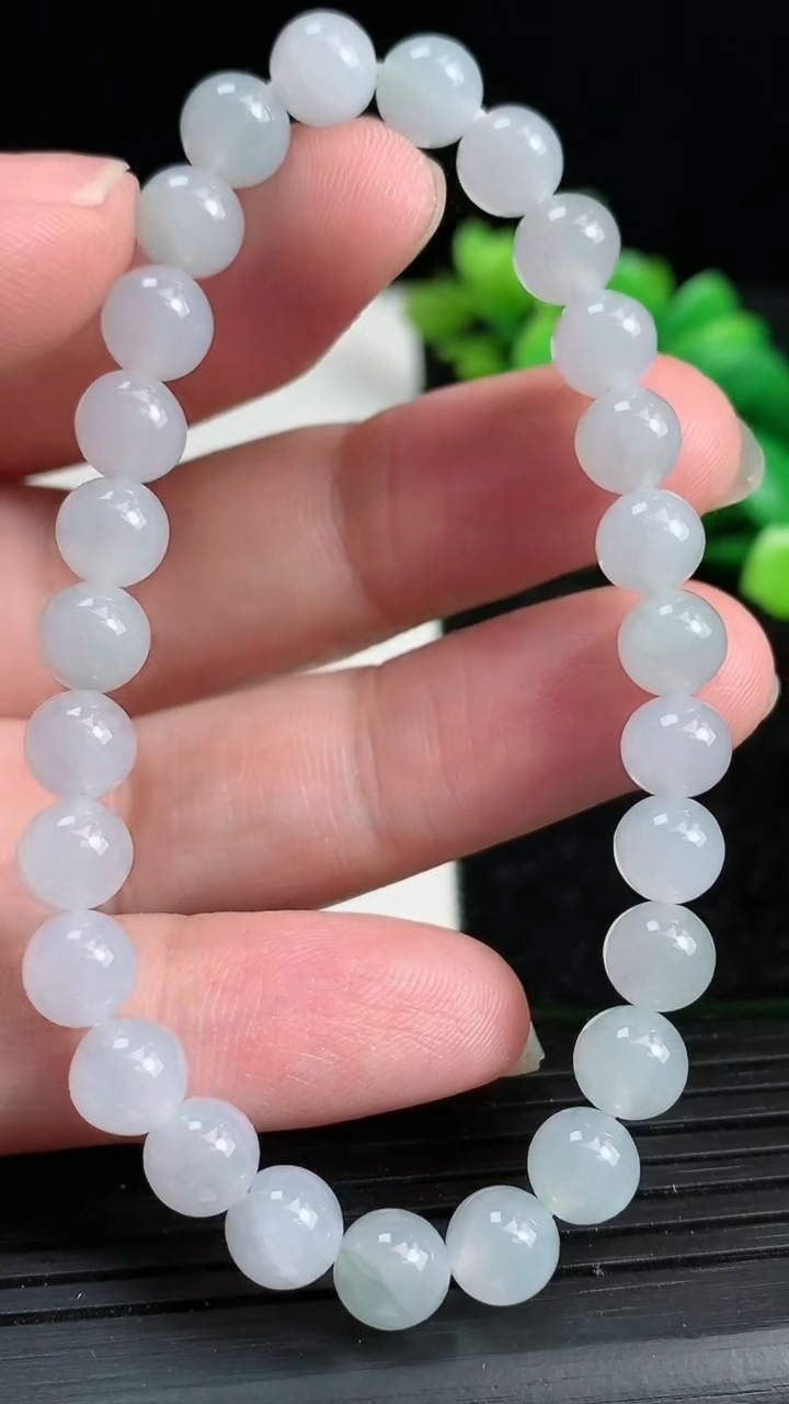 天然A货翡翠圆珠手串尺寸6.8重:14.27g3月19日
工厂直销收藏佳品,种好水足，色泽均匀，有种有色，上手高大气！
322