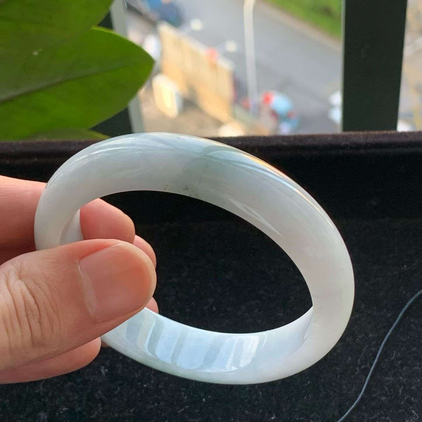 A货天然翡翠冰糯种浅绿手镯58.4圈重量76.67
3月19日