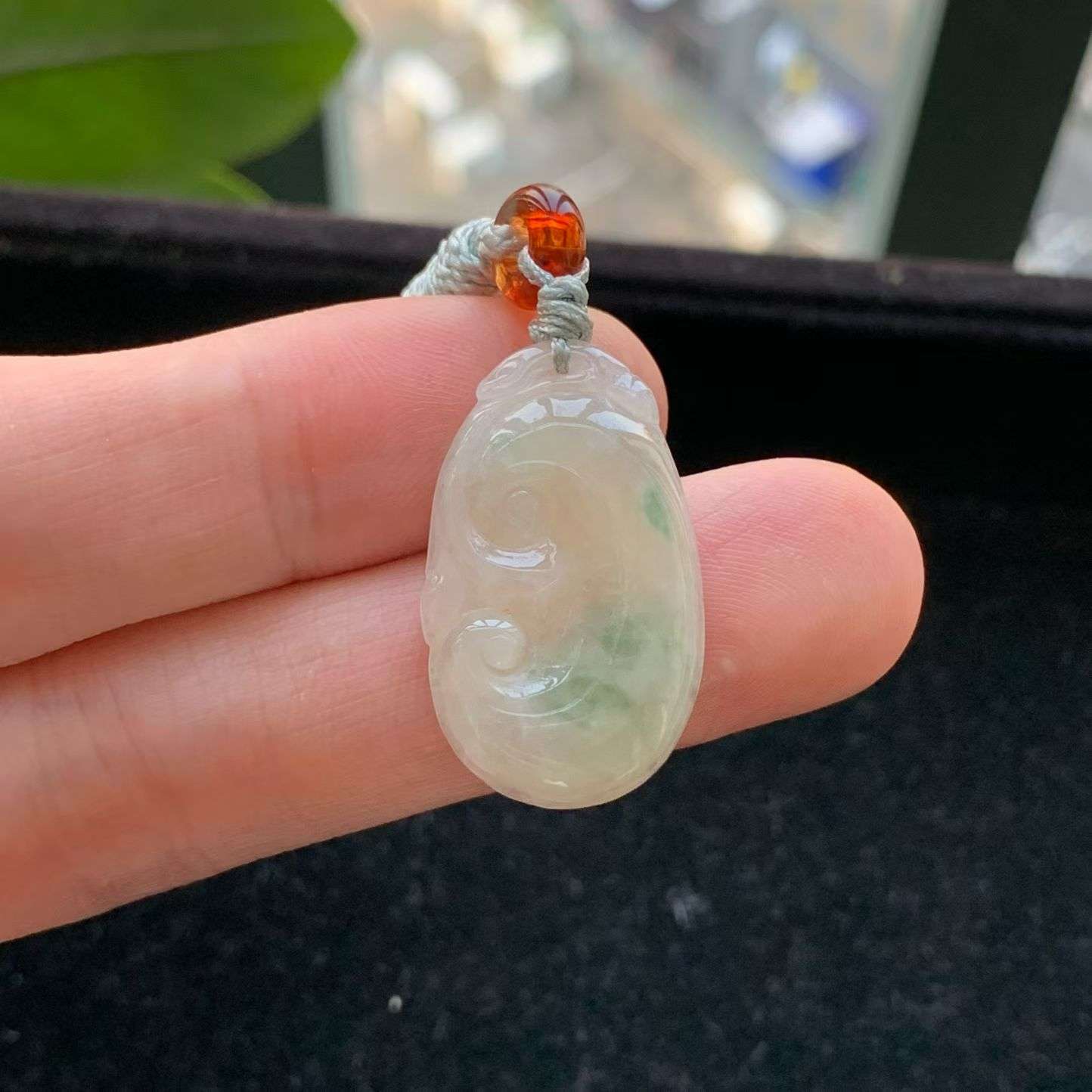 A货天然翡翠冰糯种飘绿如意吊坠重量2.72
3月19日