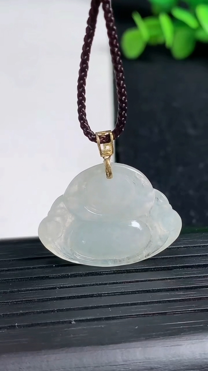 天然A货翡翠种白冰佛公吊坠尺寸20.1-26.4-5.9重量:4.69g
3月19日