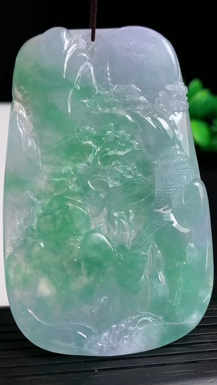 天然A货翡翠山水牌吊坠尺寸77.4-49.5-5.6重量:53.01g
3月19日