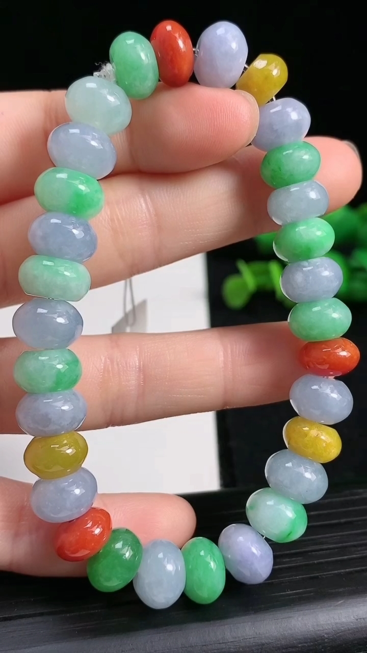 天然A货翡翠四彩算盘珠手串尺寸9.4-5.5重量:35.56g3月19日
工厂直销收藏佳品,种好水足