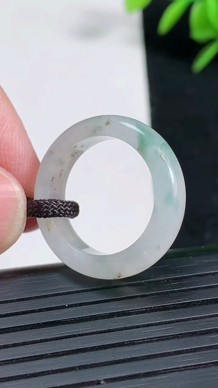 天然A货翡翠飘花指环戒指尺寸17-5.5-3.5重:3.63g2026年3月19日
工厂直销收藏佳品,种好水足，色泽均匀，有种有色，上手高大气！
637