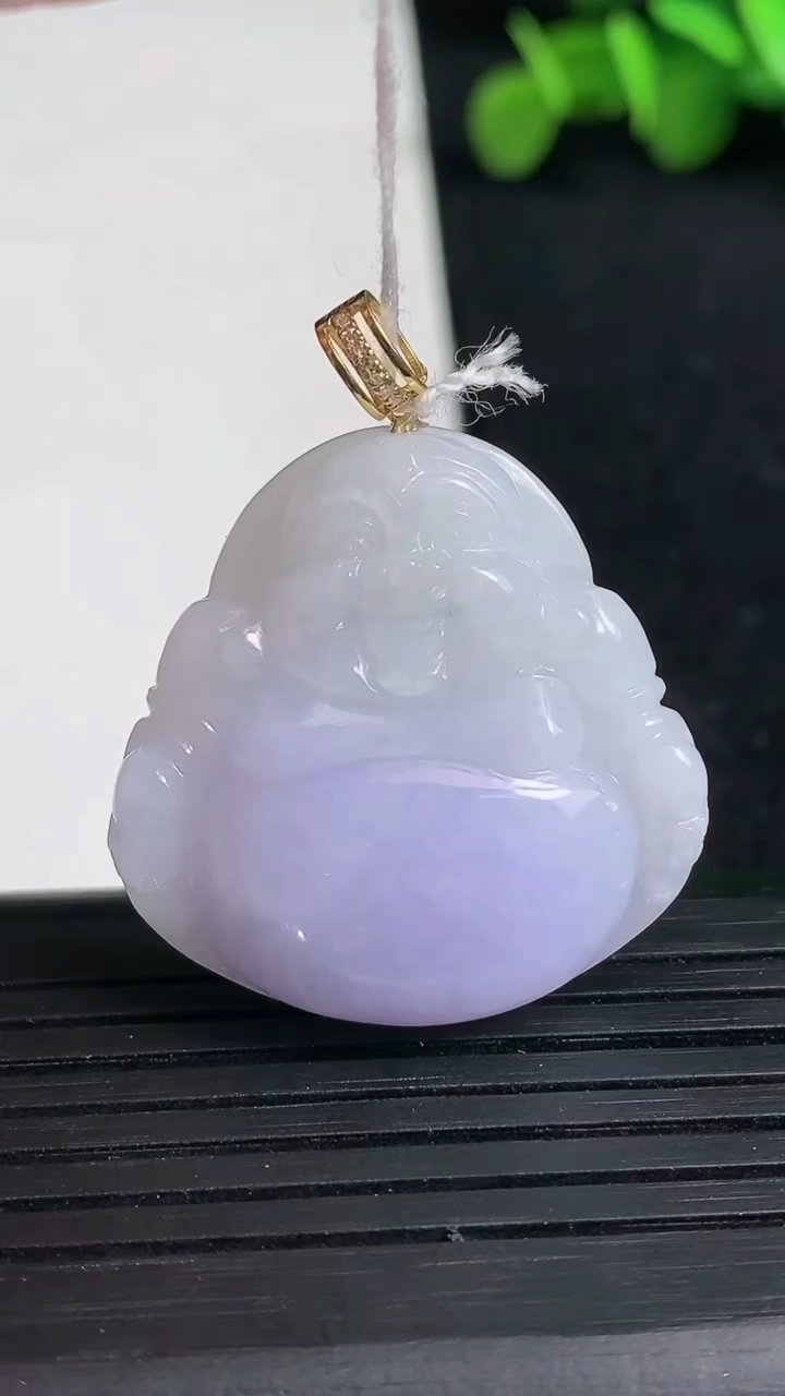 天然A货翡翠18K金紫罗兰佛公吊坠尺寸29-28.9-7.4重量:10.79g
3月19日