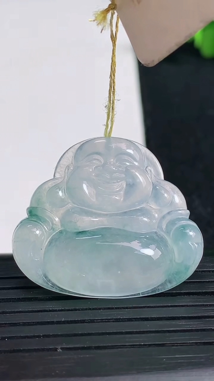 天然A货翡翠种飘花佛公镶嵌件尺寸27.7-32.5-6.2重量:8.93g
3月19日