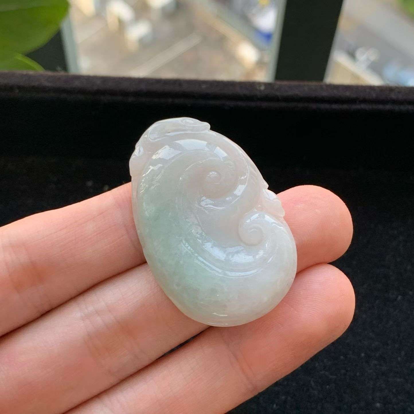 A货天然翡翠冰糯种飘绿如意吊坠重量11.70
3月19日