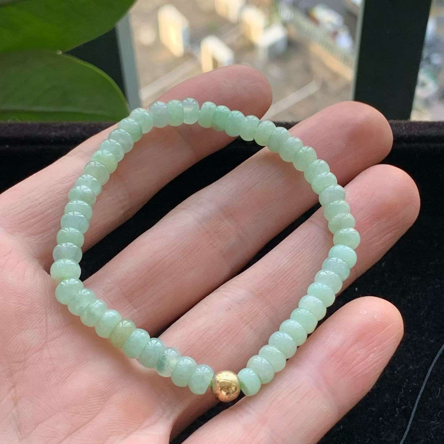 A货天然翡翠冰糯种浅绿算盘珠手链52颗重量12.67
3月19日