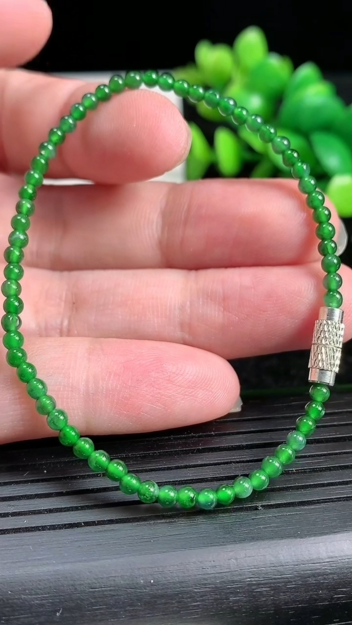 天然A货翡翠小米珠手串尺寸2.8-63颗重:3.18g3月19日
工厂直销收藏佳品,种好水足，色泽均匀，有种有色，上手高大气！
514
