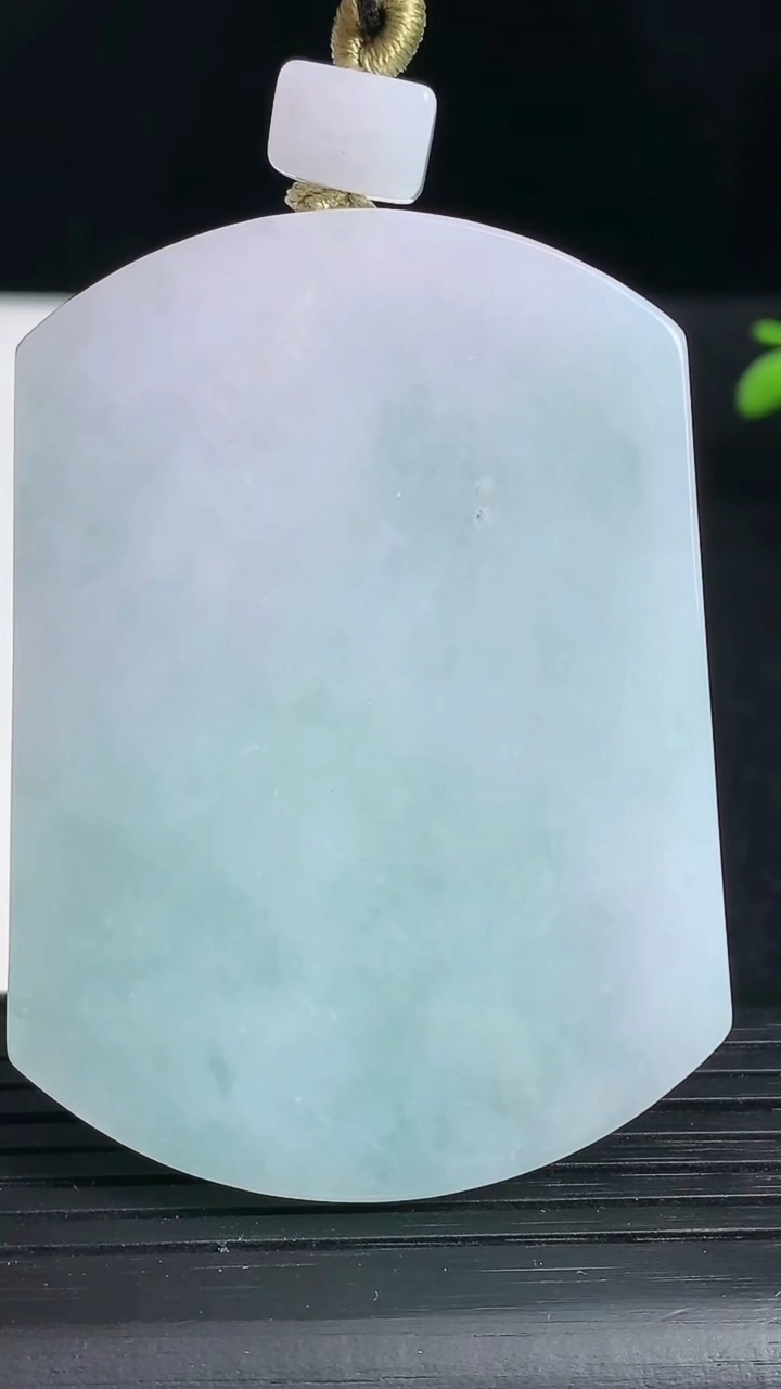 天然A货翡翠无事牌吊坠尺寸56.6-41.5-5.8重量:41.50g
3月19日