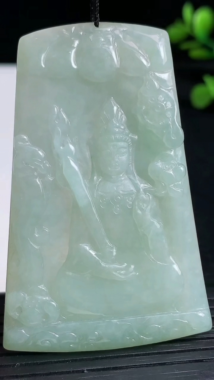 天然A货翡翠虚空藏菩萨吊坠尺寸64.6-41.6-4.6重量:28.93g
3月19日