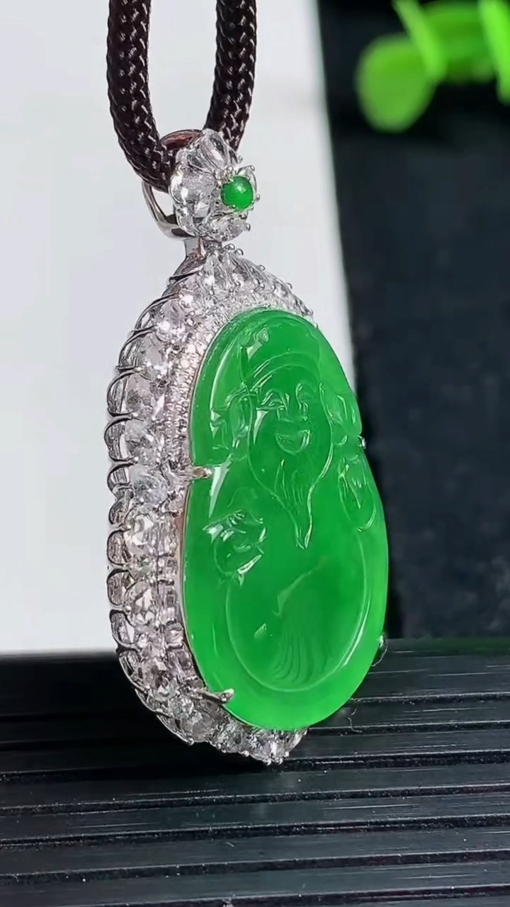 天然A货翡翠财神爷吊坠尺寸38.9-20.8-9.4裸石25.1-17.7重量:6.89g
3月19日