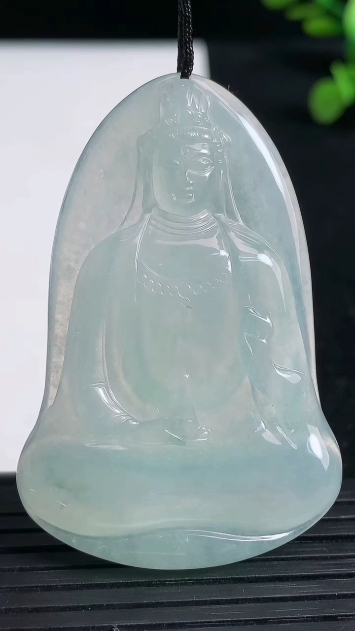 天然A货翡翠冰种飘花观音菩萨吊坠尺寸55.8-36.2-5.4重量:20.15g
3月19日