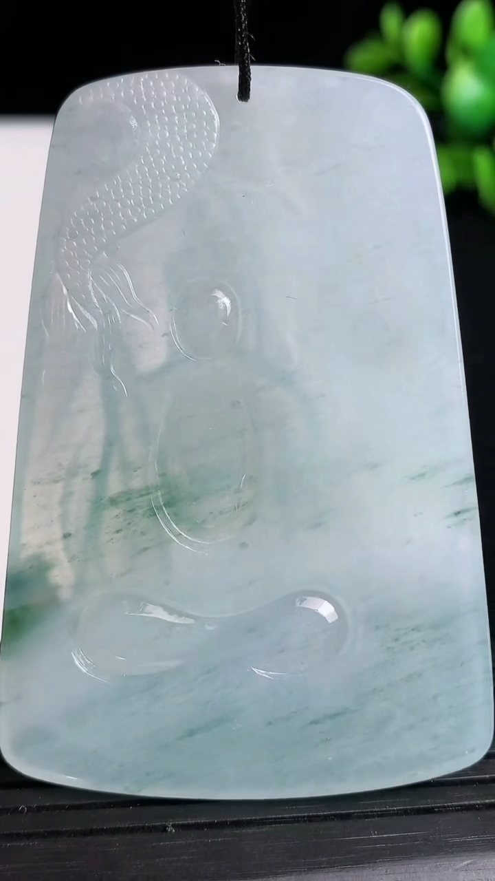 天然A货翡翠飘花祥龙虚空藏菩萨吊坠尺寸64.3-44.1-5.9重量:36.91g
3月19日