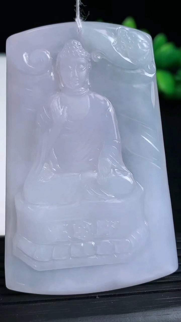 天然A货翡翠紫罗兰阿弥陀佛吊坠尺寸664-44.3-4.3重量:31.69g
3月19日