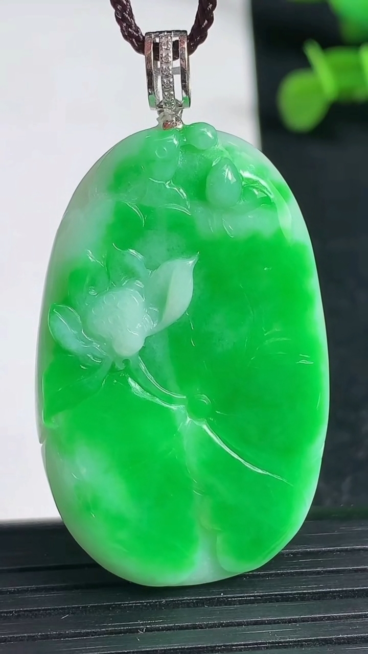 天然A货翡翠和和美美 荷叶鱼吊坠尺寸41.3-26.1-6重量:12.99g
3月19日
