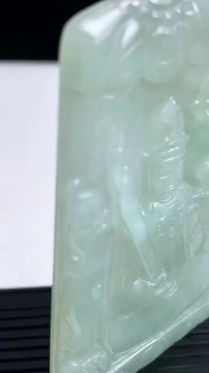 天然A货翡翠虚空藏菩萨吊坠尺寸64.6-41.6-4.6重量:28.93g
3月19日