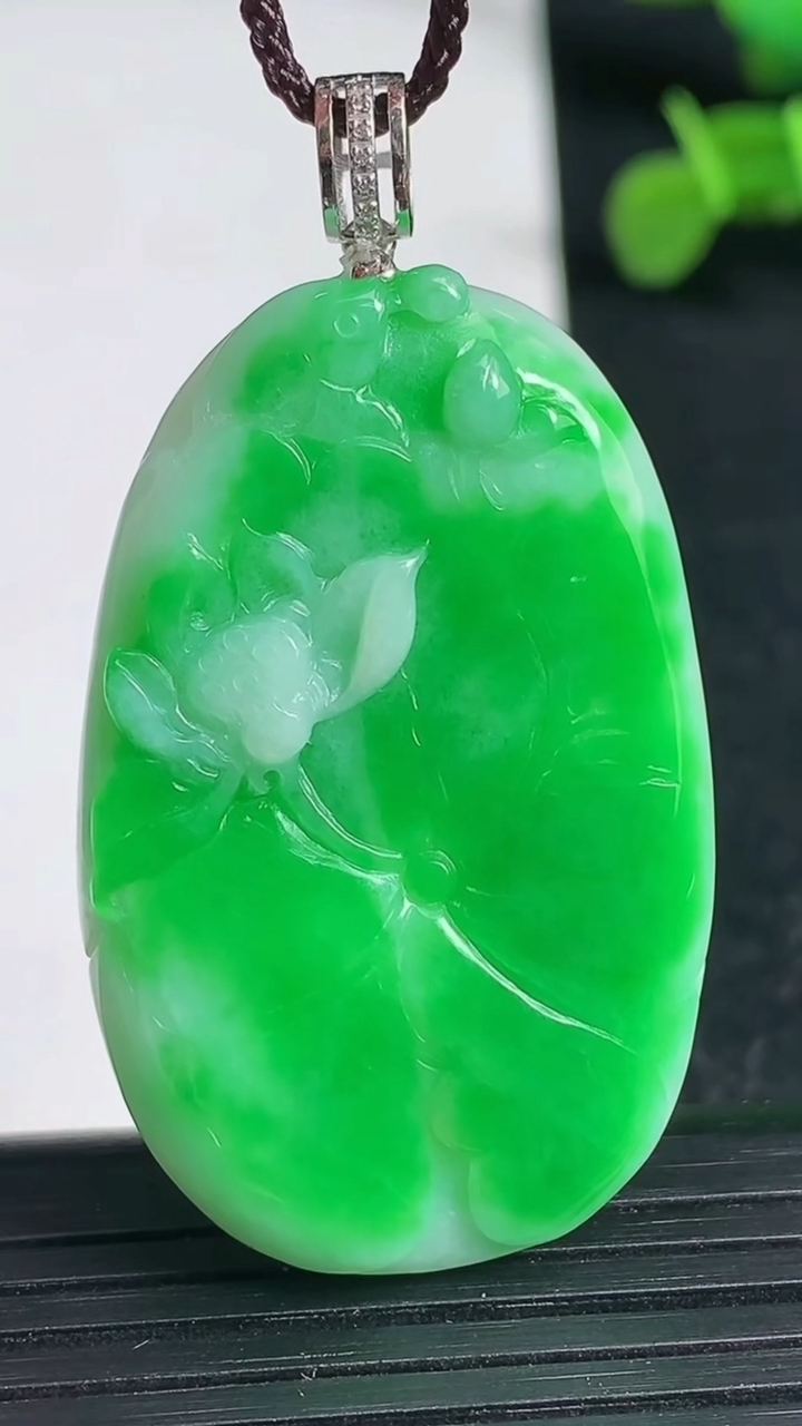 天然A货翡翠和和美美 荷叶鱼吊坠尺寸41.3-26.1-6重量:12.99g
3月19日