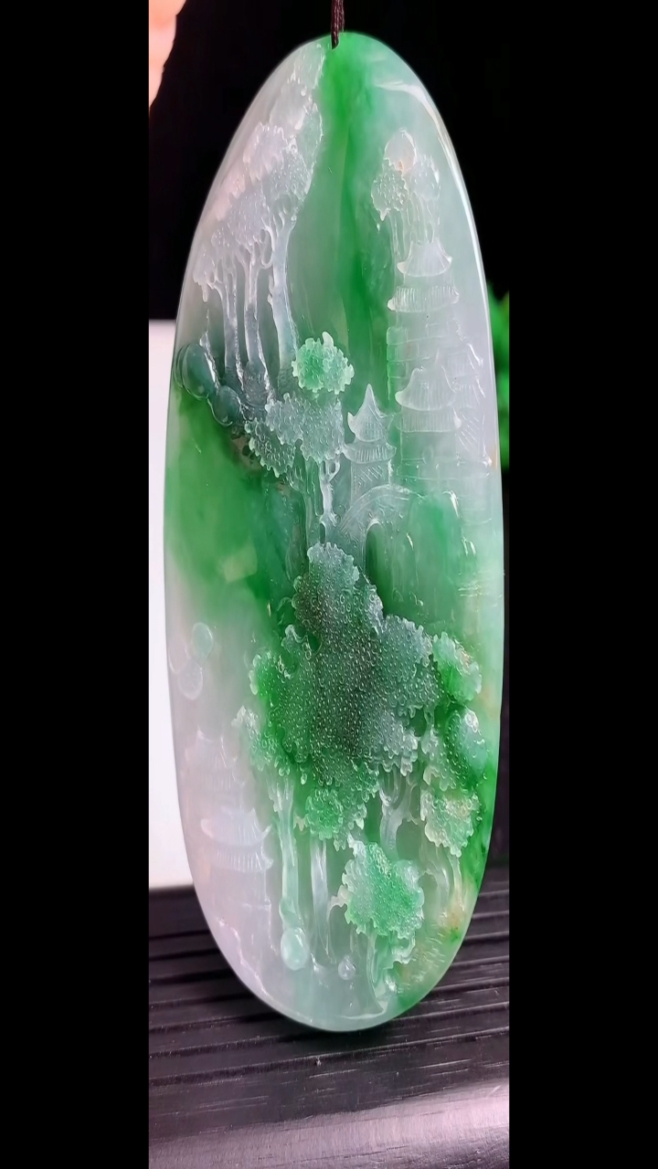 天然A货翡翠山水牌吊坠尺寸77.5-49.1-14重量:100.68g
3月19日