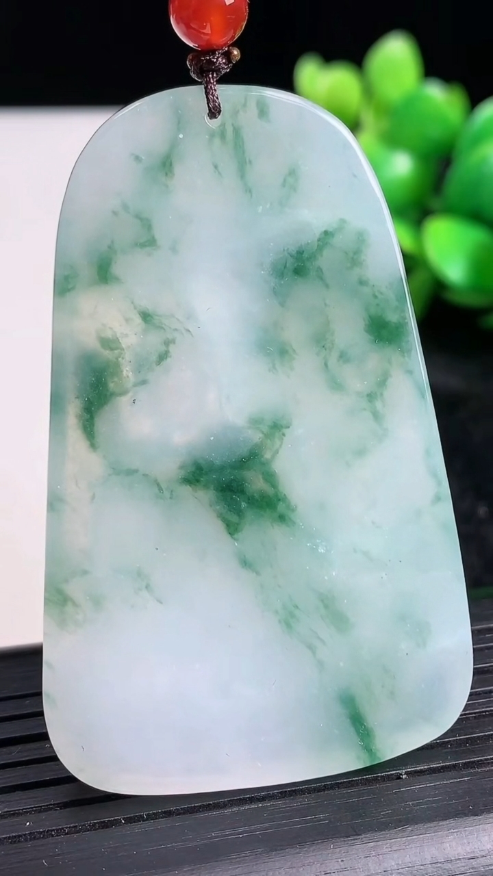 天然A货翡翠飘花虚空藏菩萨吊坠尺寸58-36.7-6.6重:27.99g
3月19日
322