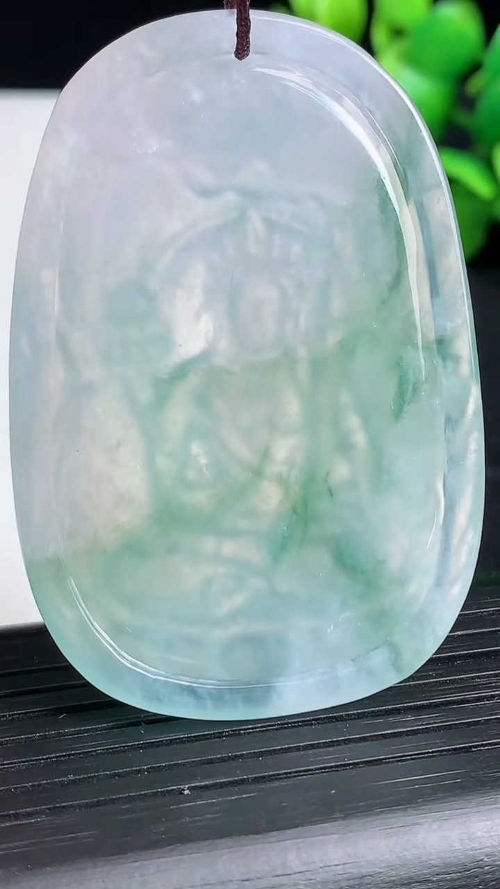 天然A货翡翠种飘花虚空藏菩萨吊坠尺寸58-39.5-5.6重量:28.86g
3月19日