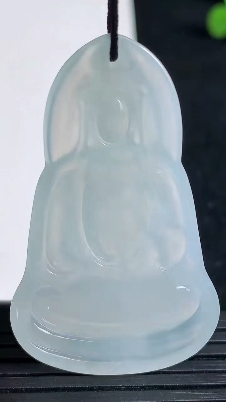 天然A货翡翠观音菩萨吊坠尺寸49-30.1-5.8重量:15.16g
3月19日