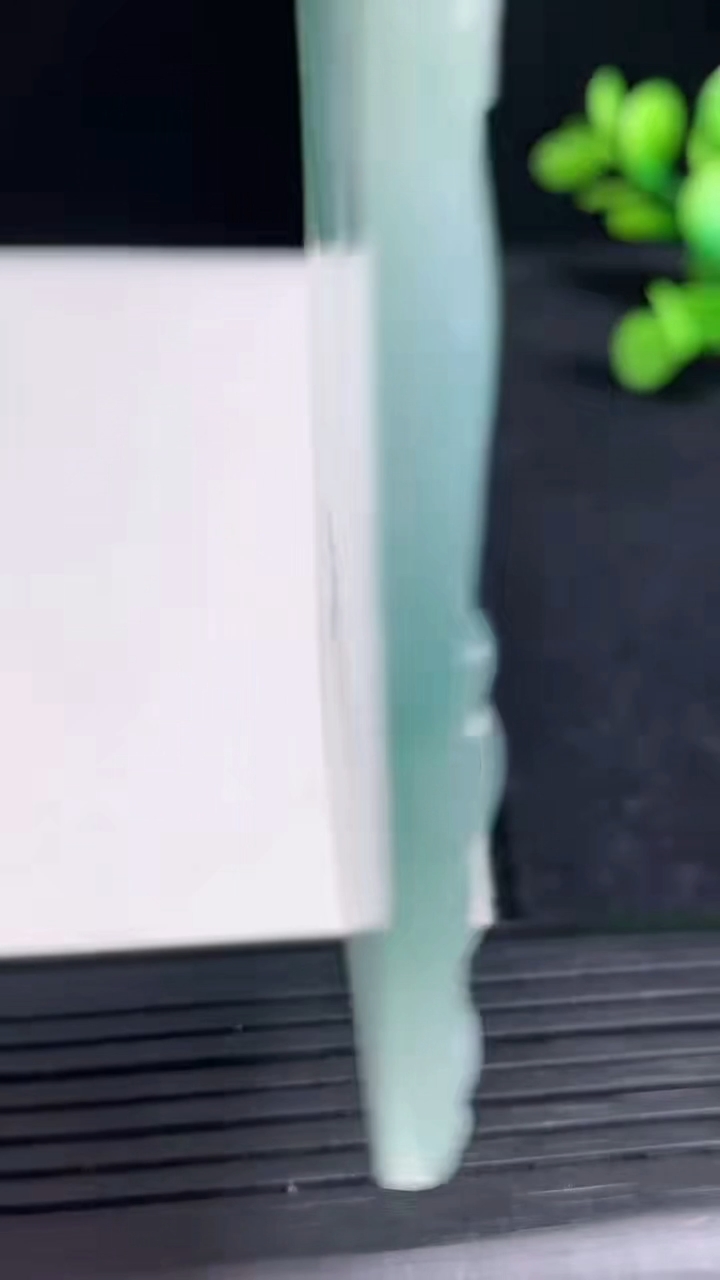 天然A货翡翠阿弥陀佛吊坠尺寸68.1-44.1-5.4重量:43.47g
3月19日