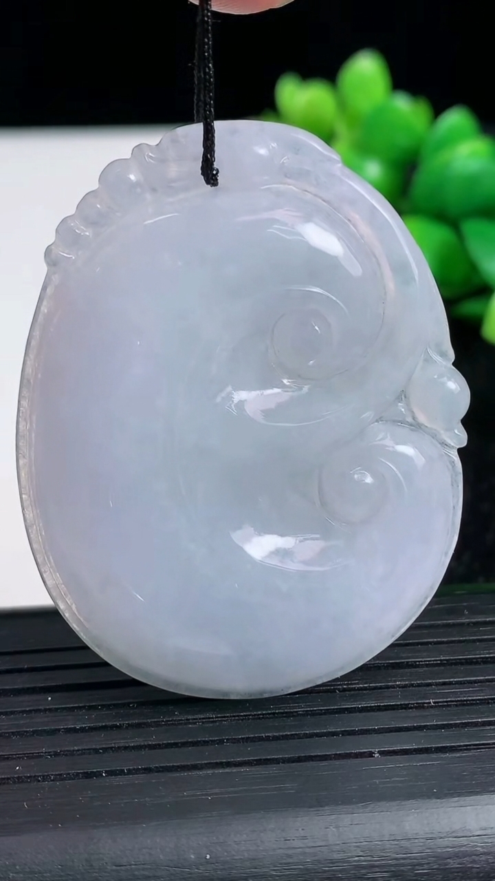 天然A货翡翠紫罗兰如意吊坠尺寸52.7-40.4-5.8重量:22.21g
3月19日