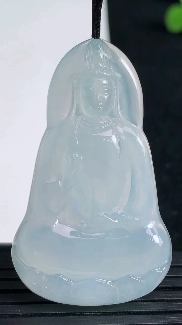 天然A货翡翠观音菩萨吊坠尺寸49-30.1-5.8重量:15.16g
3月19日