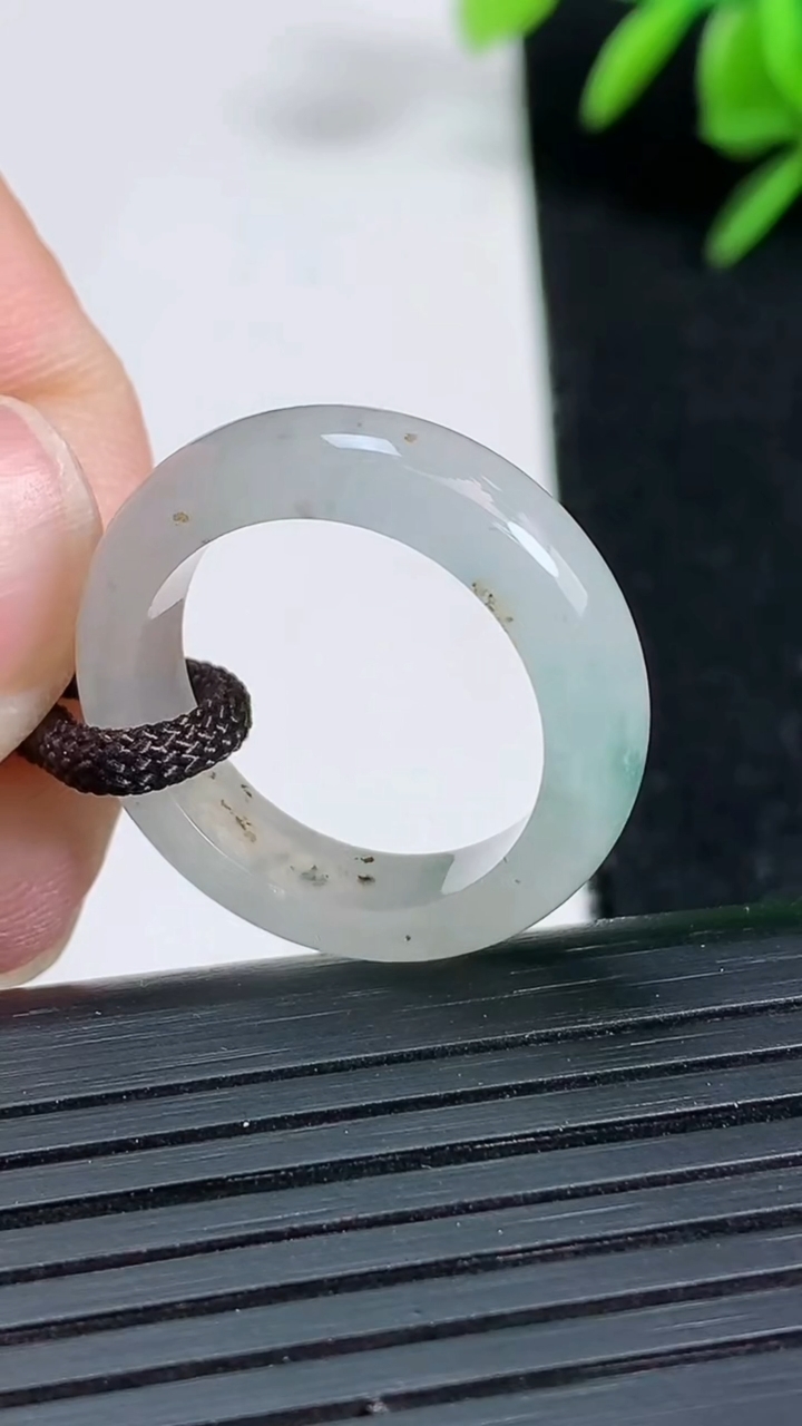 天然A货翡翠飘花指环戒指尺寸17-5.5-3.5重:3.63g2026年3月19日
工厂直销收藏佳品,种好水足，色泽均匀，有种有色，上手高大气！
637