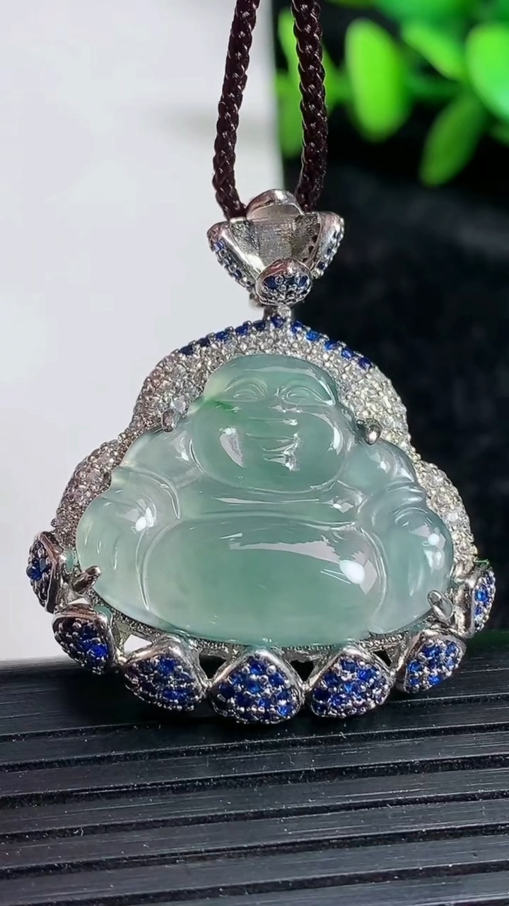 天然A货翡翠飘花佛公吊坠尺寸31-36.6-8.6重:9.92g
3月19日
514