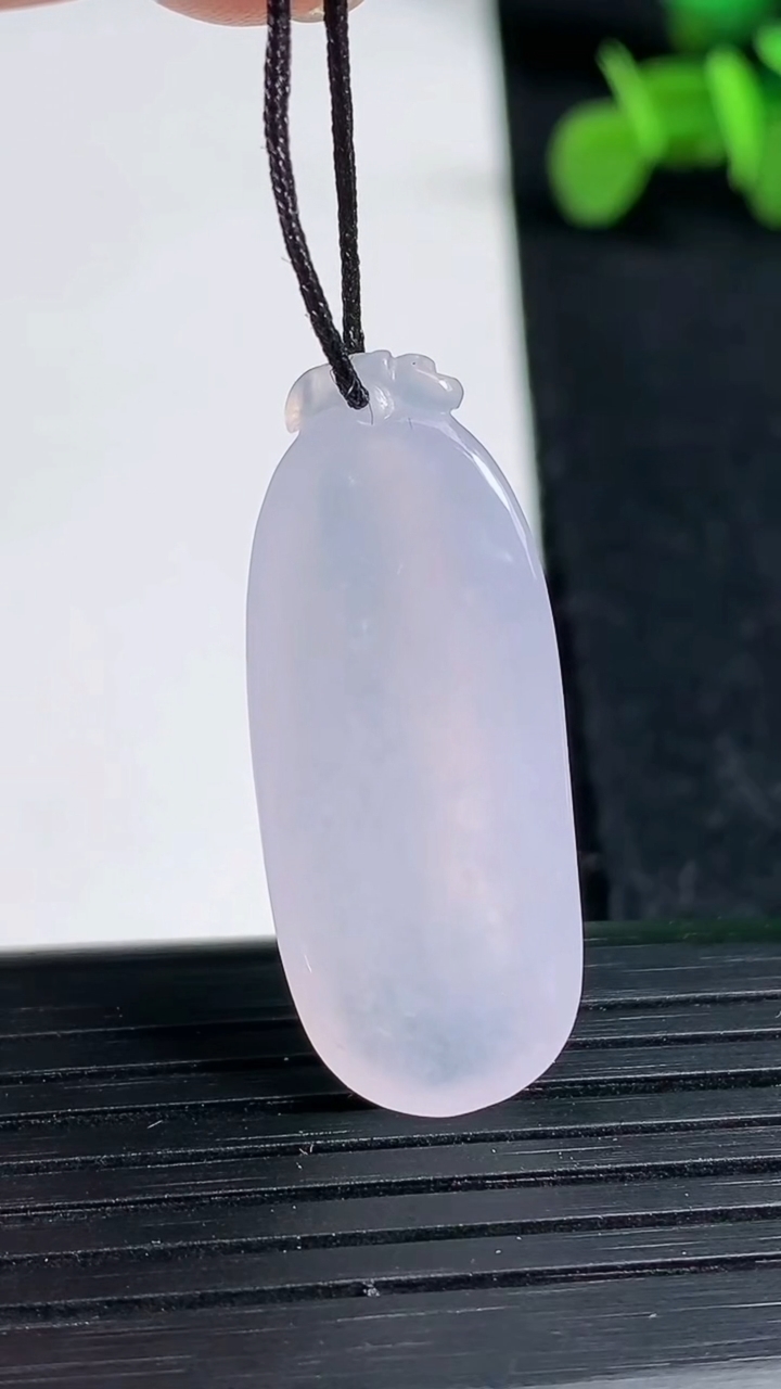 天然A货翡翠紫罗兰福瓜吊坠尺寸34.1-13.5-6.5重量:5.54g
3月19日