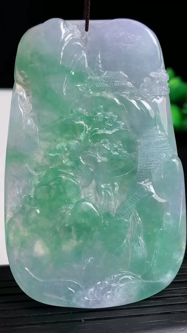 天然A货翡翠山水牌吊坠尺寸77.4-49.5-5.6重量:53.01g
3月19日