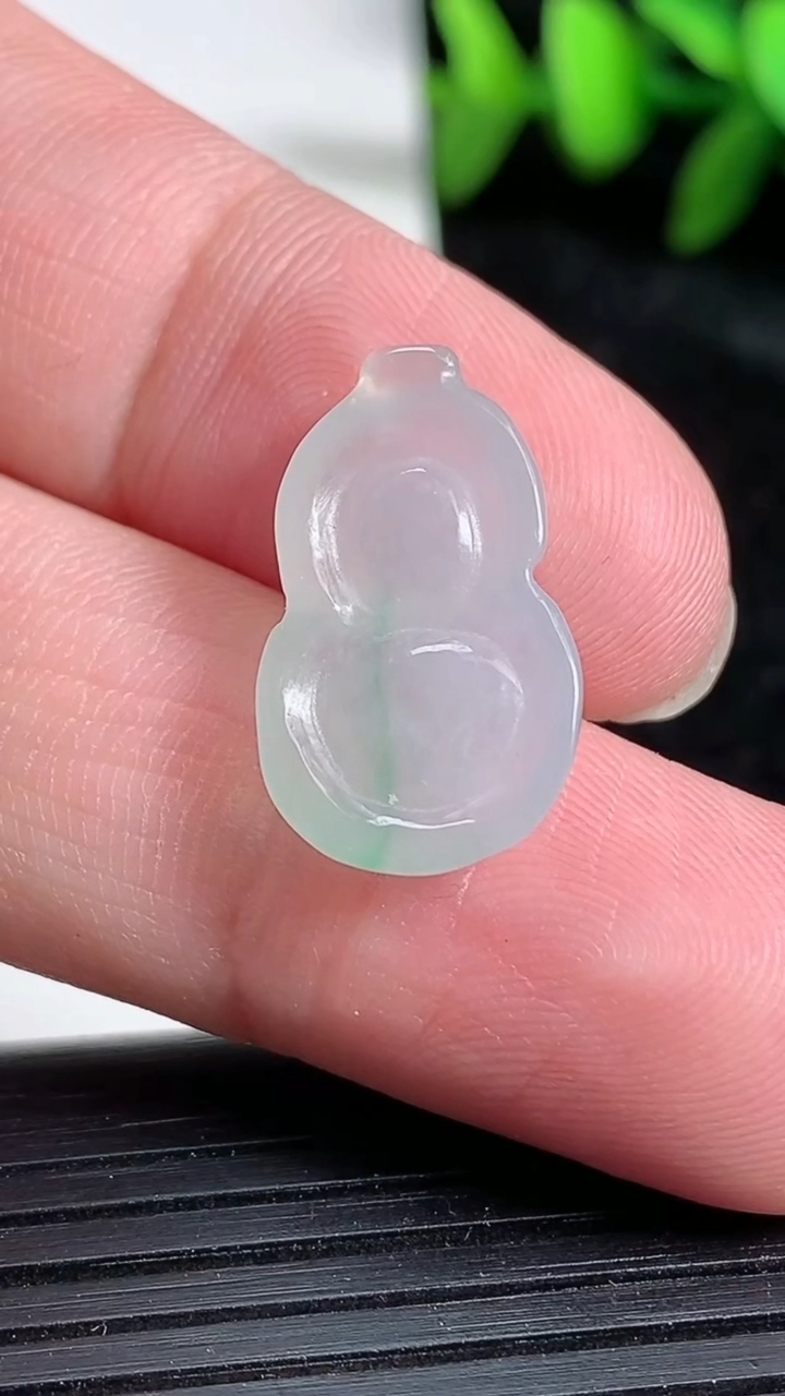 天然A货翡翠葫芦镶嵌件尺寸20.3-12.2-5.2重:2.12g
3月19日
514