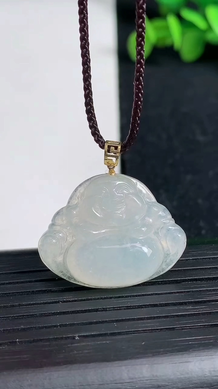 天然A货翡翠种白冰佛公吊坠尺寸20.1-26.4-5.9重量:4.69g
3月19日