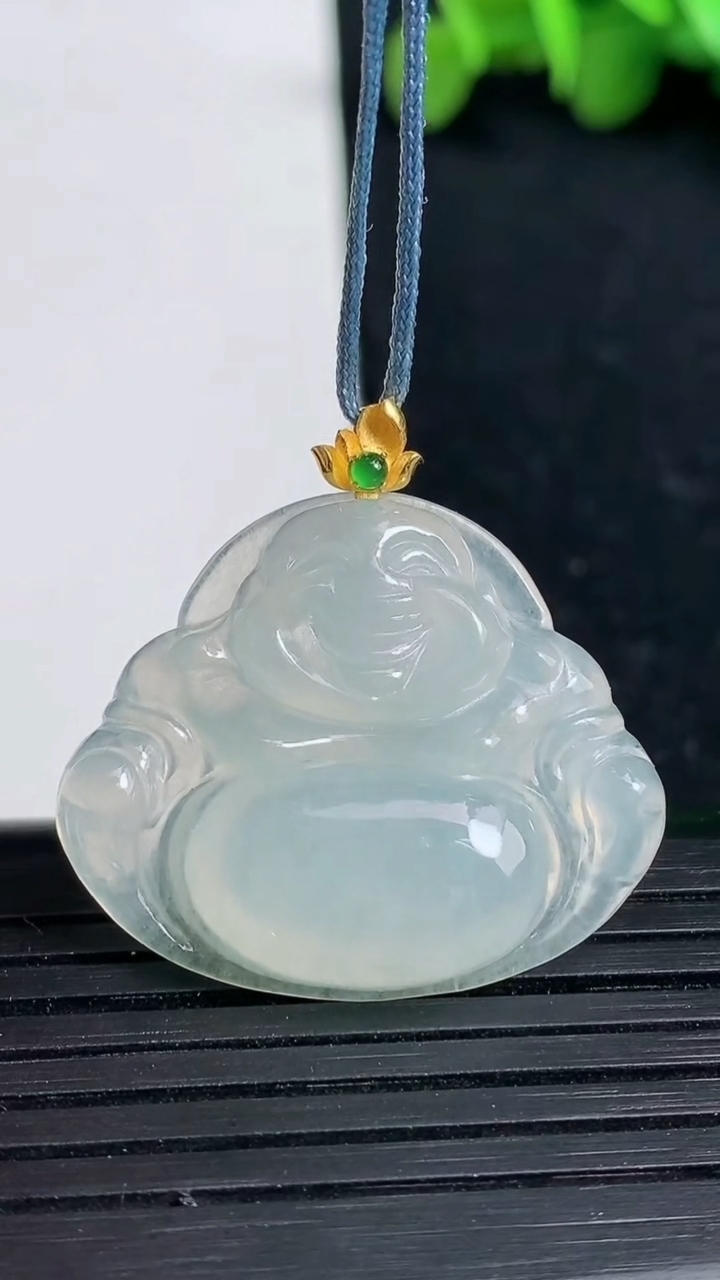 天然A货翡翠佛公吊坠尺寸24.6-29.7-5.5重量:5.94g
3月19日