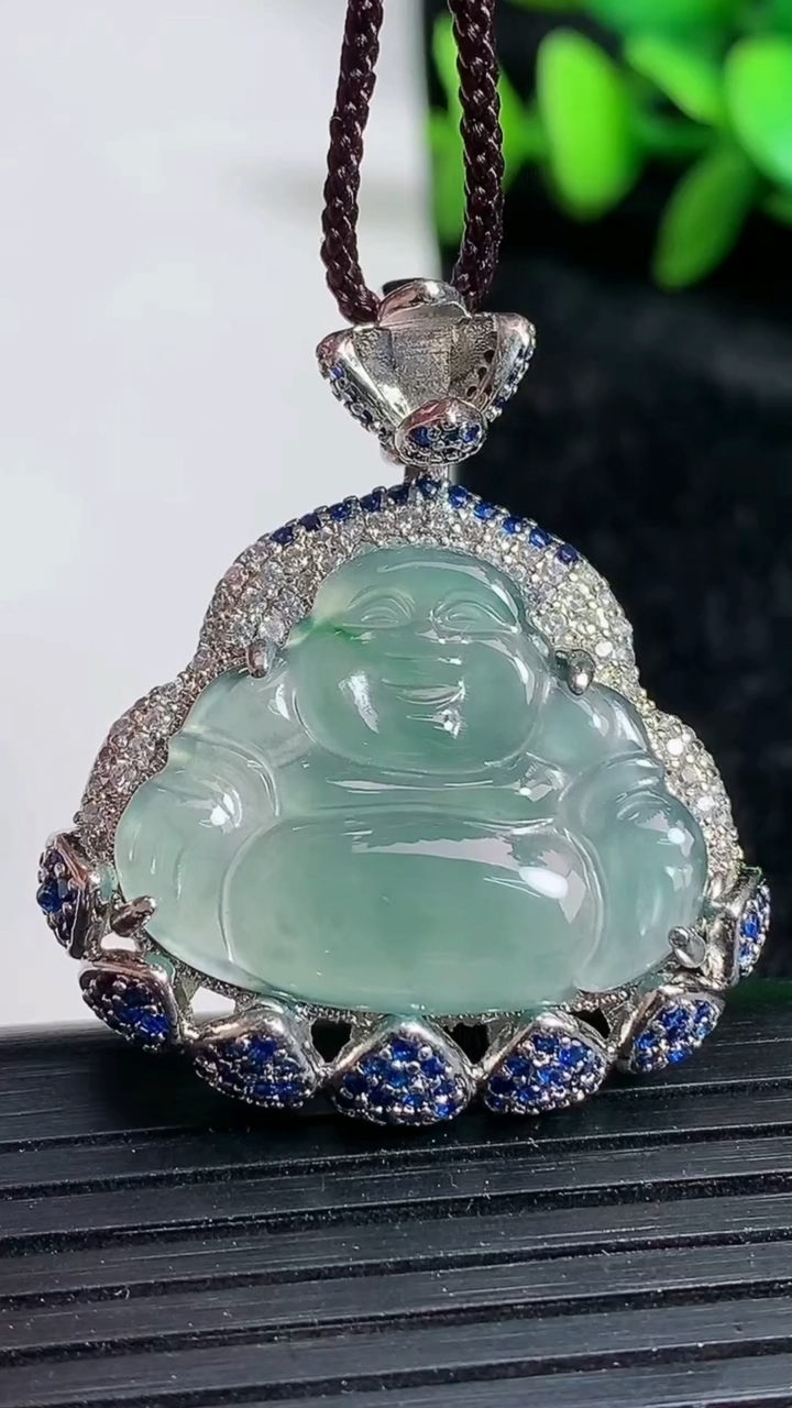 天然A货翡翠飘花佛公吊坠尺寸31-36.6-8.6重:9.92g
3月19日
514