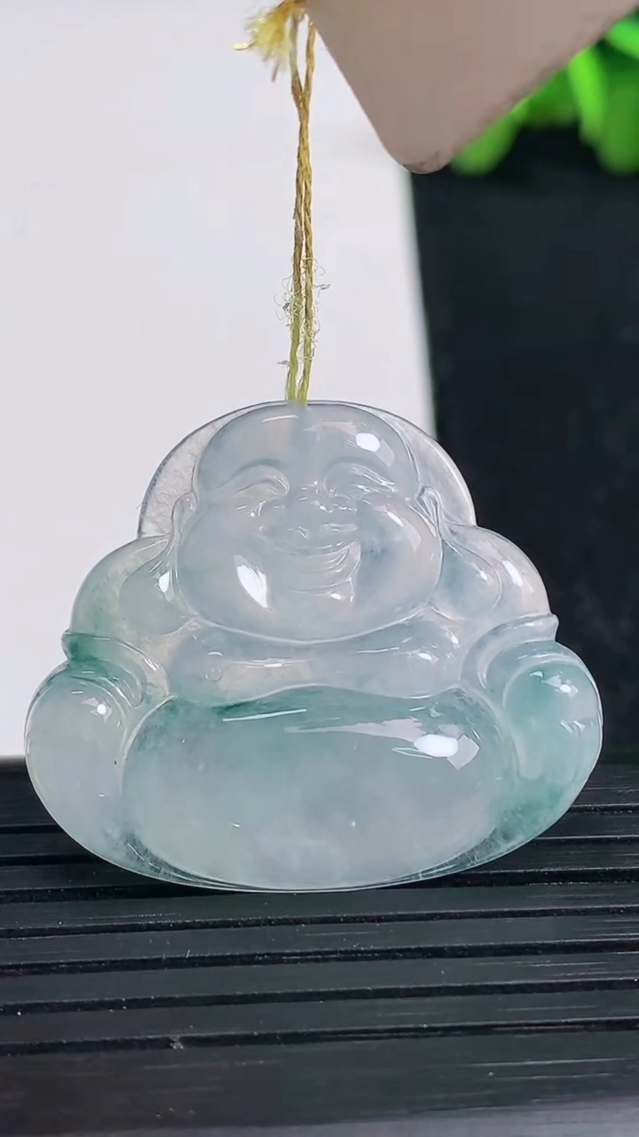 天然A货翡翠种飘花佛公镶嵌件尺寸27.7-32.5-6.2重量:8.93g
3月19日