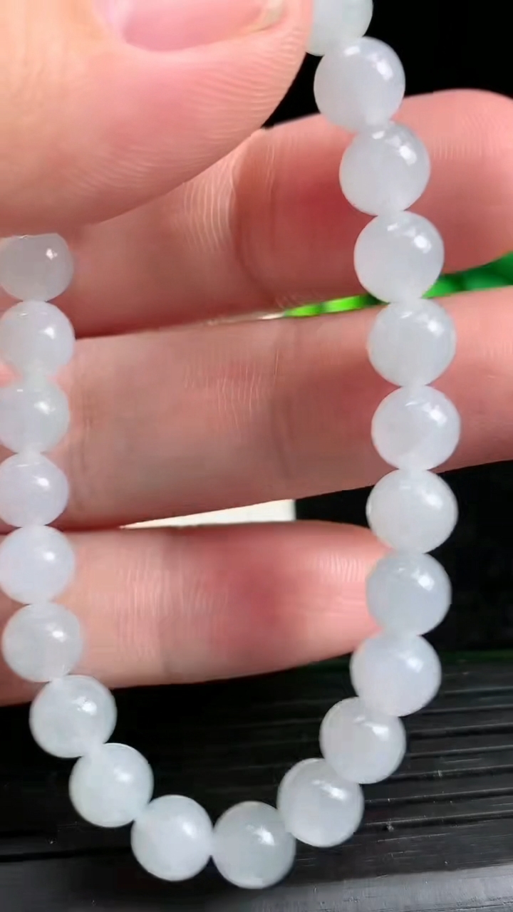 天然A货翡翠圆珠手串尺寸6.8重:14.27g3月19日
工厂直销收藏佳品,种好水足，色泽均匀，有种有色，上手高大气！
322