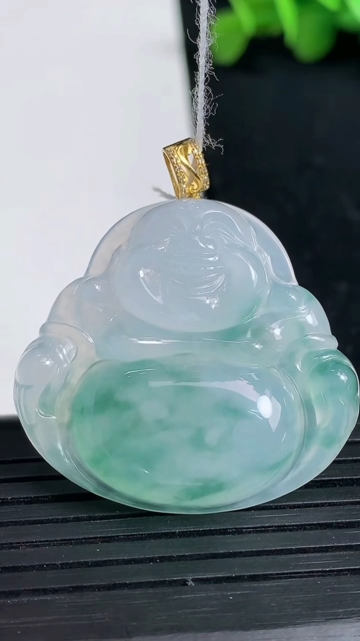 天然A货翡翠种飘花佛公吊坠尺寸32-34.4-6.1重量:11.29g
3月19日