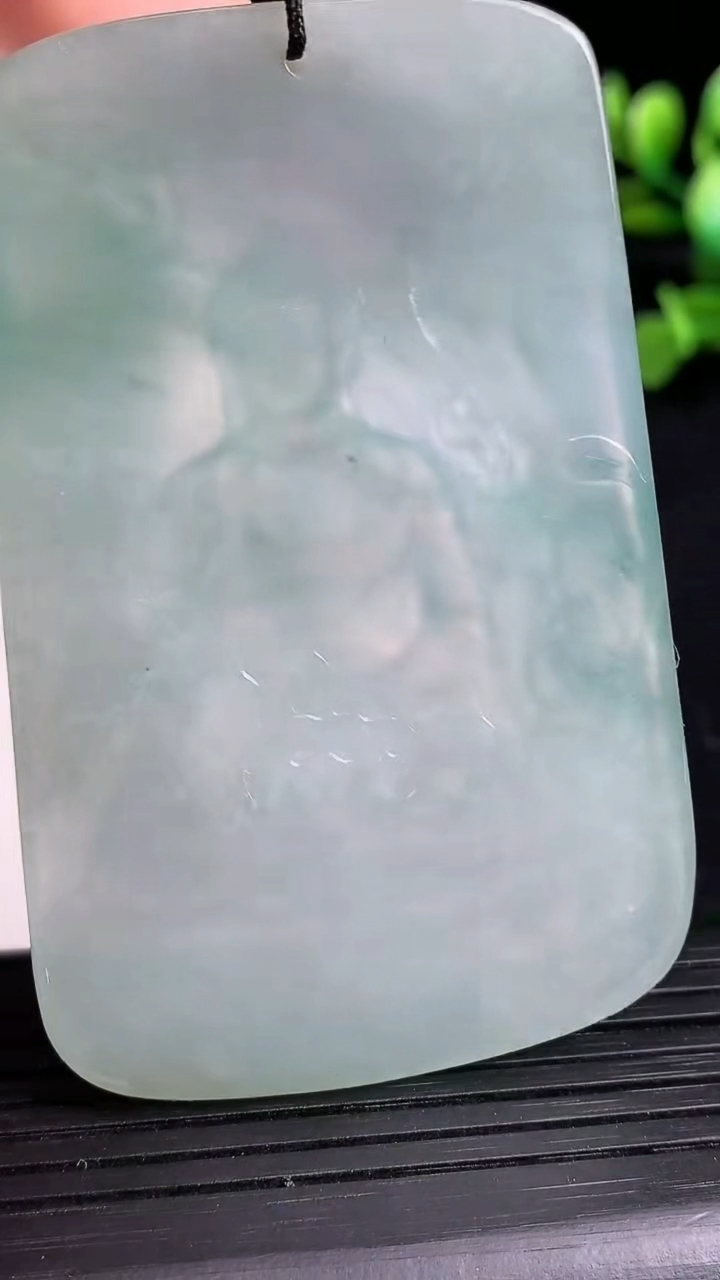 天然A货翡翠阿弥陀佛吊坠尺寸68.1-44.1-5.4重量:43.47g
3月19日