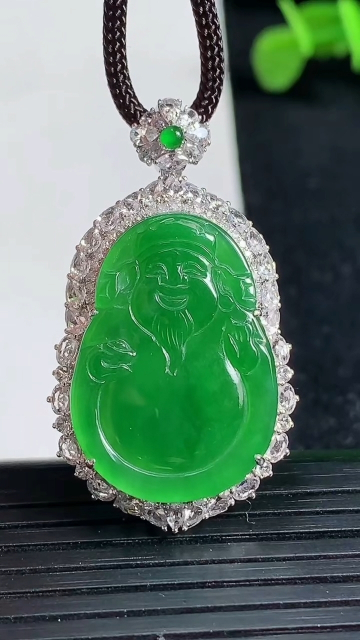 天然A货翡翠财神爷吊坠尺寸38.9-20.8-9.4裸石25.1-17.7重量:6.89g
3月19日