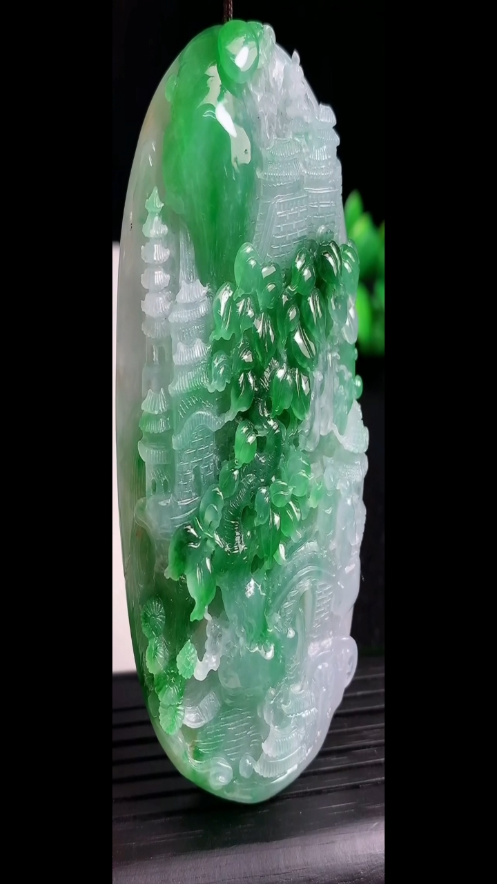 天然A货翡翠山水牌吊坠尺寸77.5-49.1-14重量:100.68g
3月19日