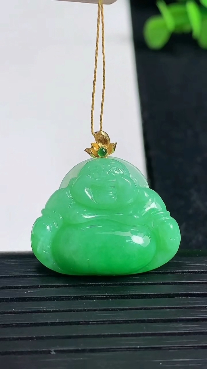 天然A货翡翠佛公吊坠尺寸20.5-25.5-6重量:5.39g
3月19日