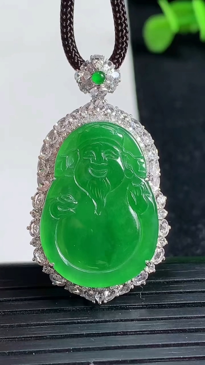 天然A货翡翠财神爷吊坠尺寸38.9-20.8-9.4裸石25.1-17.7重量:6.89g
3月19