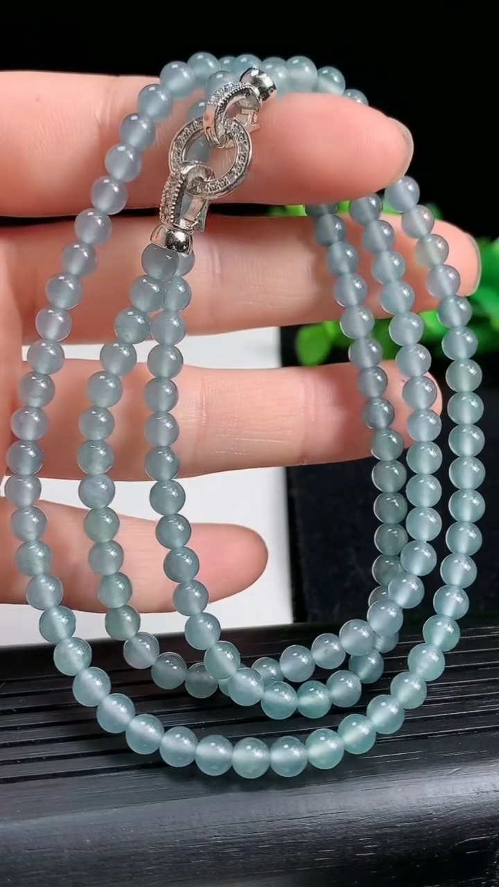 天然A货翡翠圆珠项链尺寸4.3-136颗重量:21.46g3月19日
工厂直销收藏佳品,种好水足，色