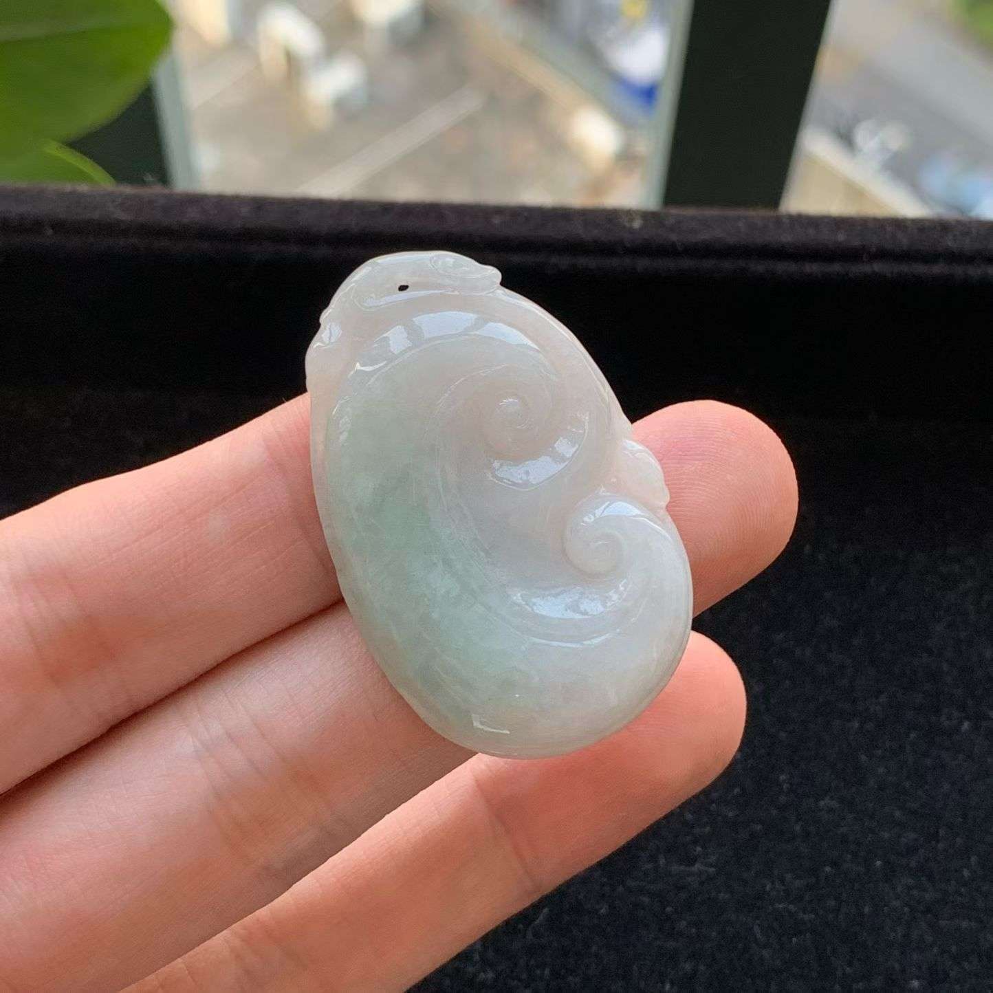 A货天然翡翠冰糯种飘绿如意吊坠重量11.70
3月19日