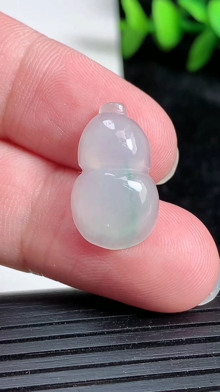 天然A货翡翠葫芦镶嵌件尺寸20.3-12.2-5.2重:2.12g
3月19日
514