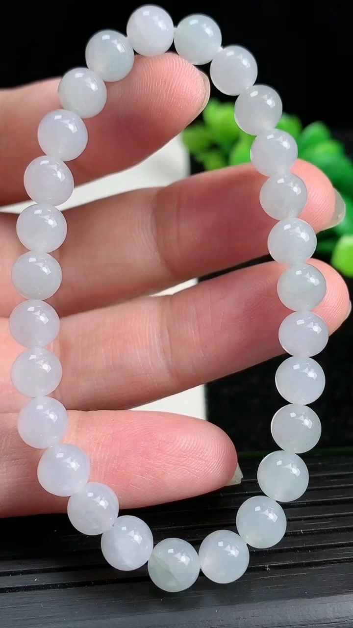 天然A货翡翠圆珠手串尺寸6.8重:14.27g3月19日
工厂直销收藏佳品,种好水足，色泽均匀，有种