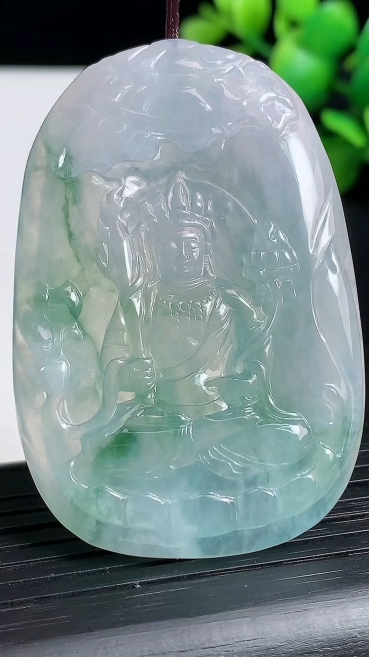 天然A货翡翠种飘花虚空藏菩萨吊坠尺寸58-39.5-5.6重量:28.86g
3月19日